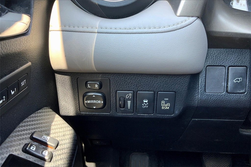 2013 Toyota RAV4 Limited photo 32