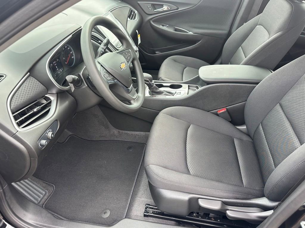 2025 Chevrolet Malibu LS photo 3