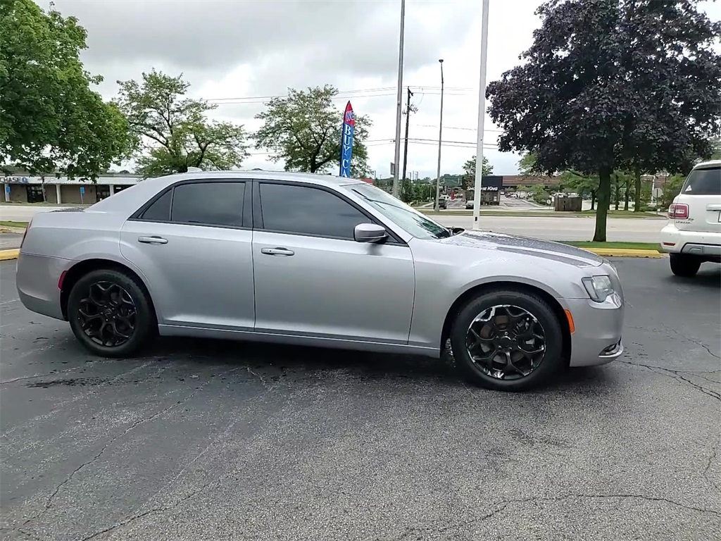 2016 Chrysler 300 S photo 7