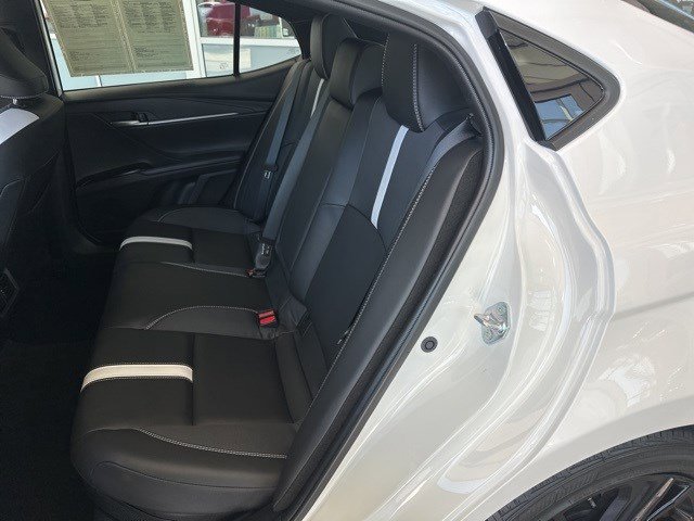 2025 Toyota Camry SE photo 12