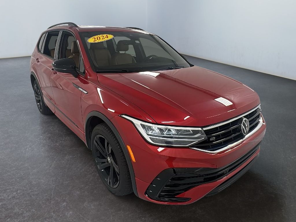 2024 Volkswagen Tiguan SE R-LINE BLACK's photo