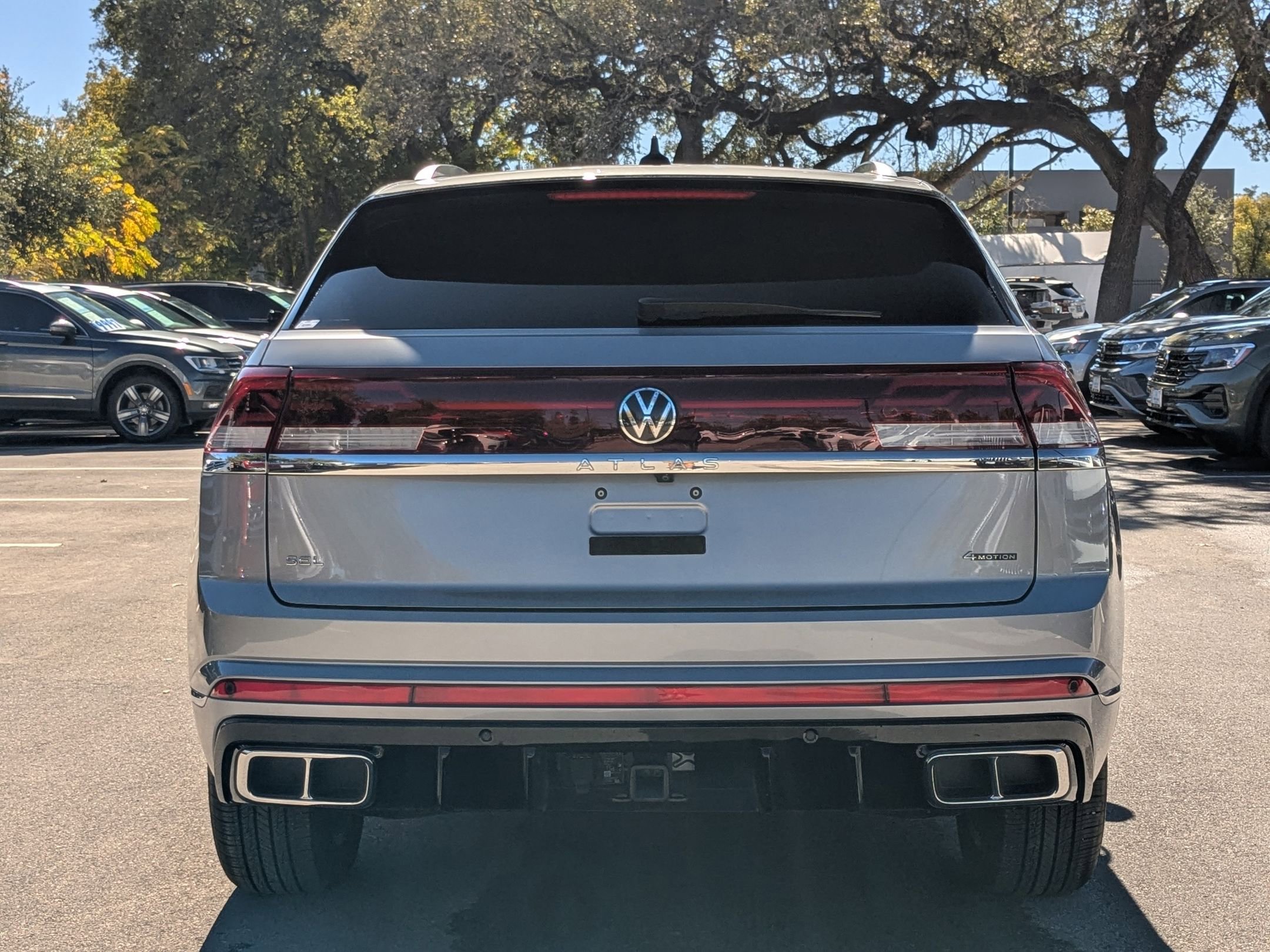 2024 Volkswagen Atlas Cross Sport SEL R-Line photo 4