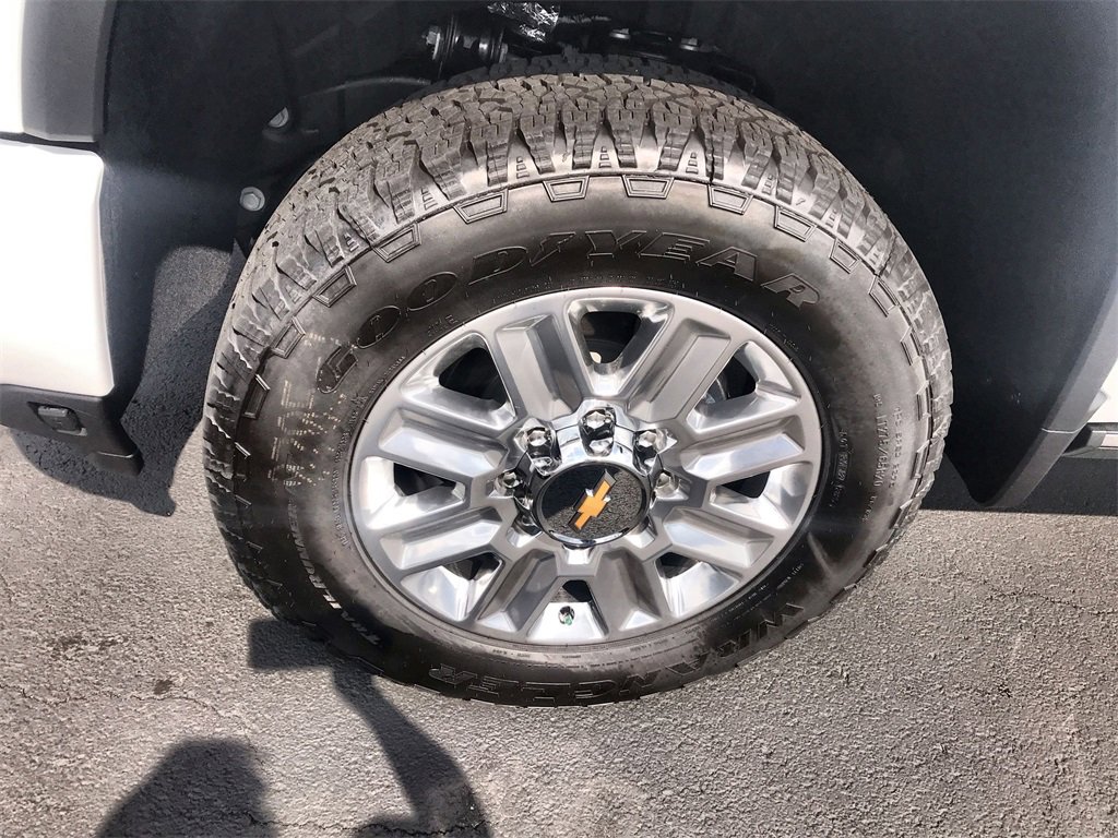 2025 Chevrolet Silverado 2500HD High Country photo 10