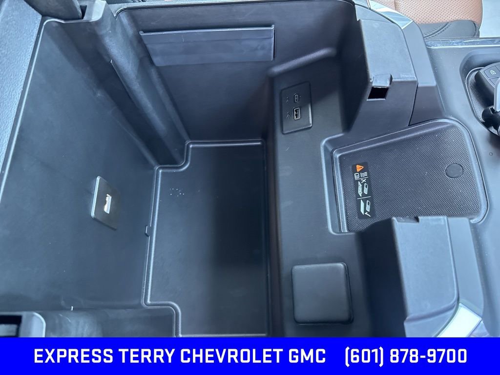 2024 Chevrolet Silverado 1500 High Country photo 18