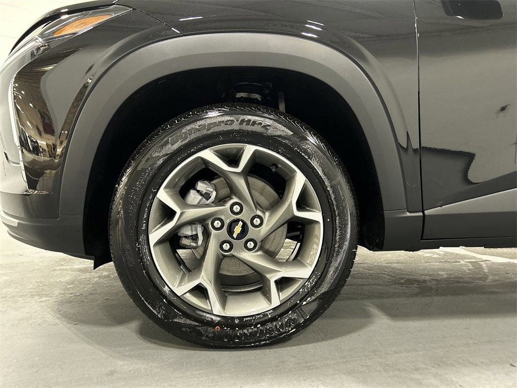 2025 Chevrolet Trax LT photo 17