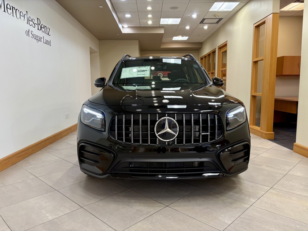 2025 Mercedes Benz GLB AMG 35 4MATIC photo 2
