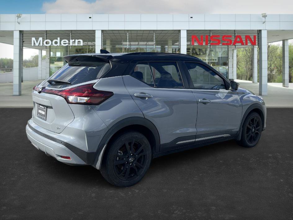2022 Nissan Kicks SR photo 5