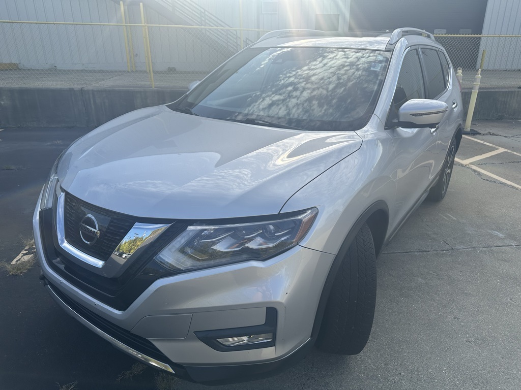 2017 Nissan Rogue SL photo 2