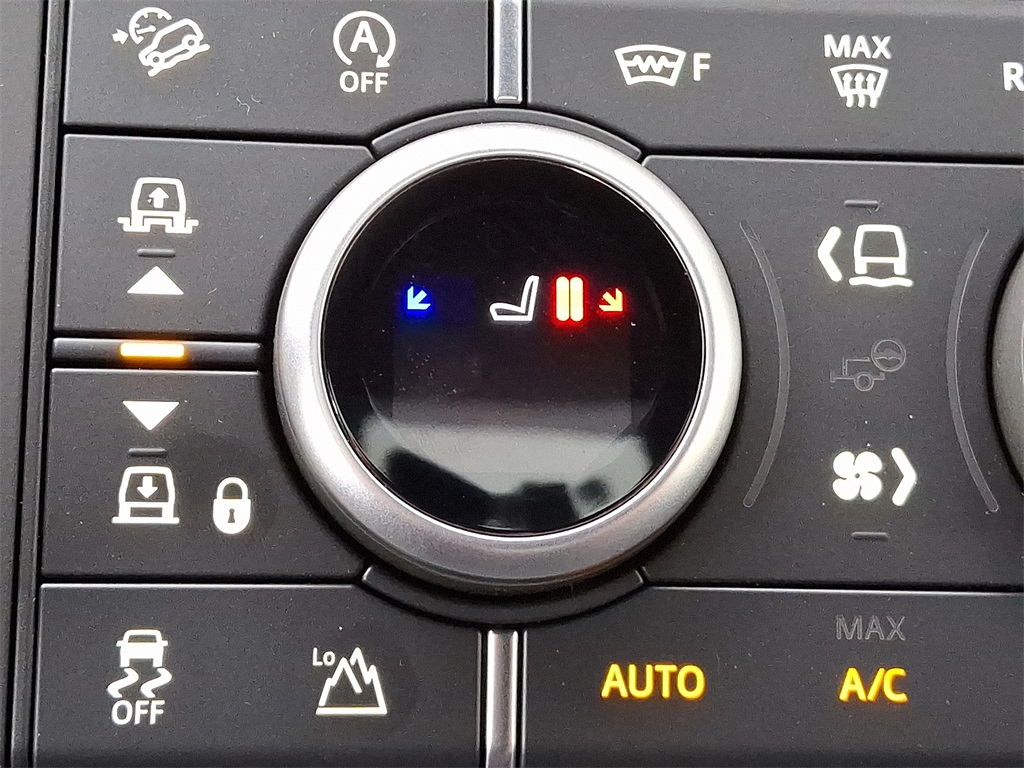 2025 Land Rover Defender 110 S photo 14