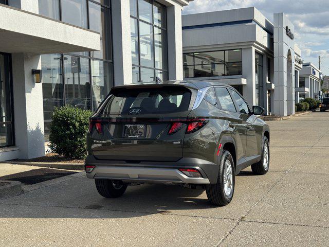 2025 Hyundai Tucson SE photo 3