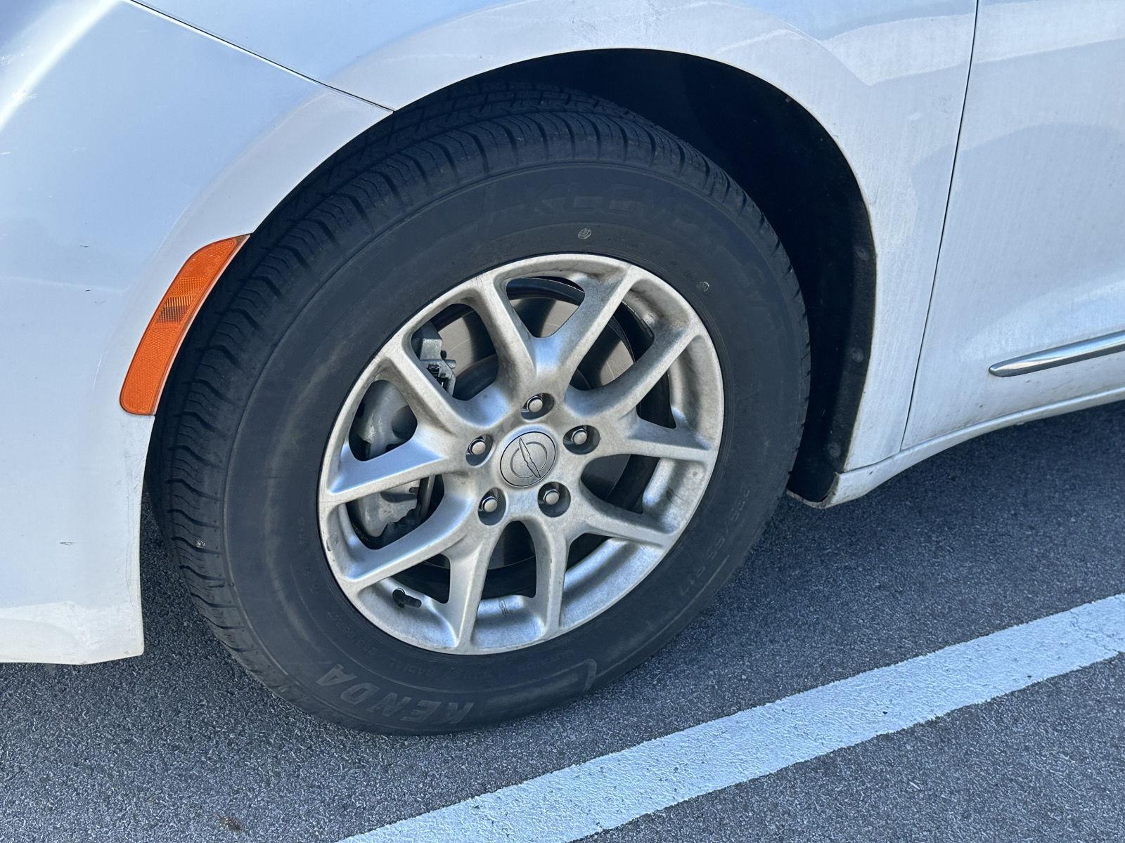 2020 Chrysler Pacifica Touring L photo 5