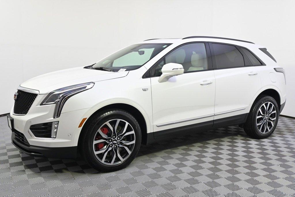 2025 Cadillac XT5 Sport photo 2