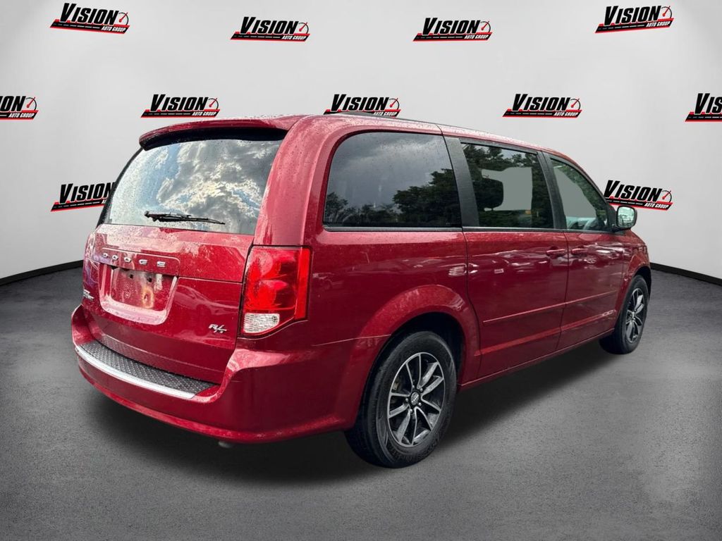 2015 Dodge Grand Caravan R/T photo 5
