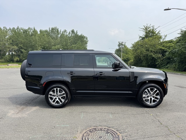 2025 Land Rover Defender 130 X-Dynamic SE photo 5