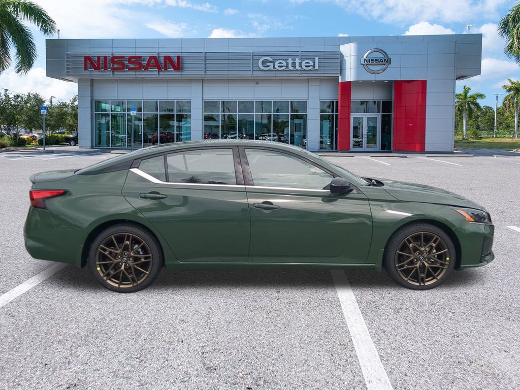 2025 Nissan Altima SR photo 3