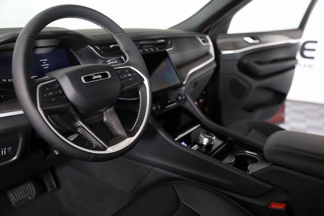 2025 Jeep Grand Cherokee Limited photo 11