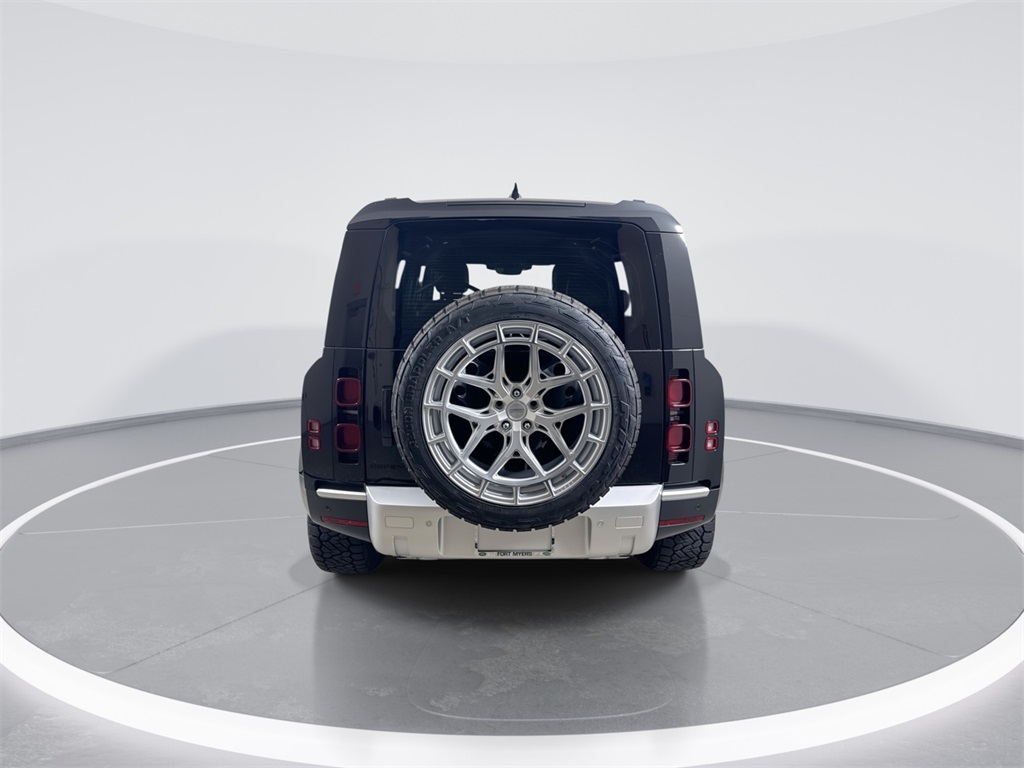 2025 Land Rover Defender 110 S photo 3