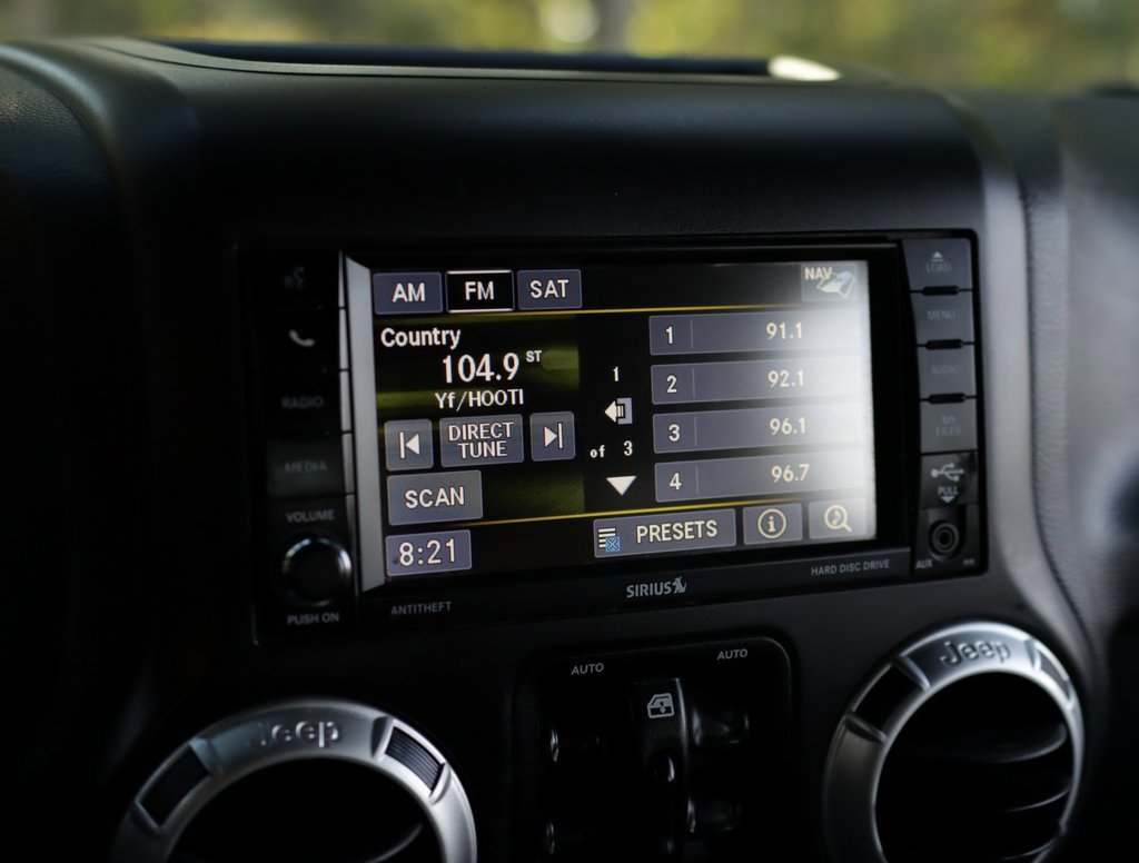 2016 Jeep Wrangler Unlimited Rubicon photo 13