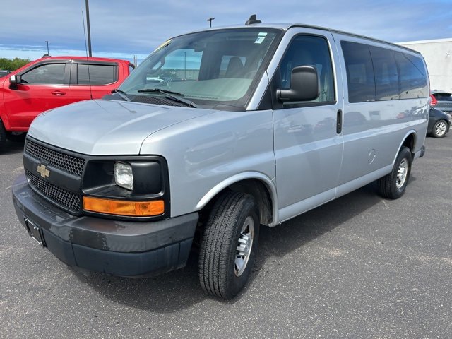 2016 Chevrolet Express Passenger 2500 LS photo 2