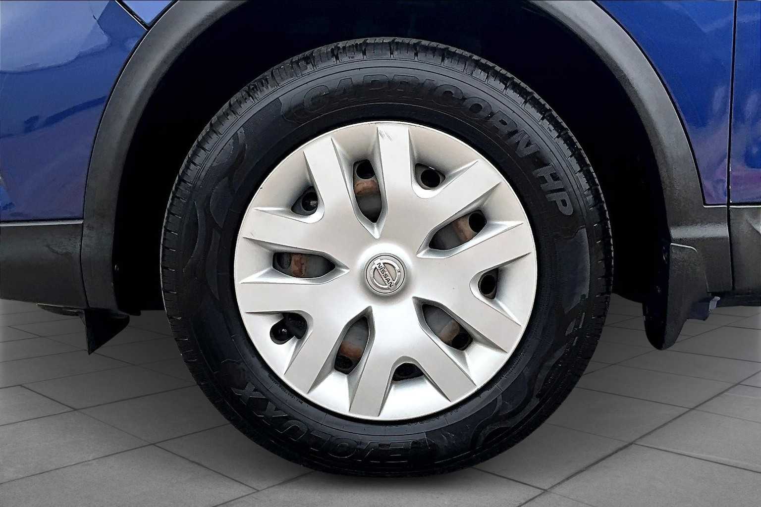 2020 Nissan Rogue Sport S photo 6
