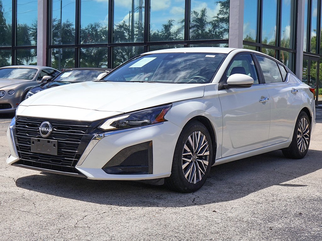 2023 Nissan Altima 2.5 SV photo 5
