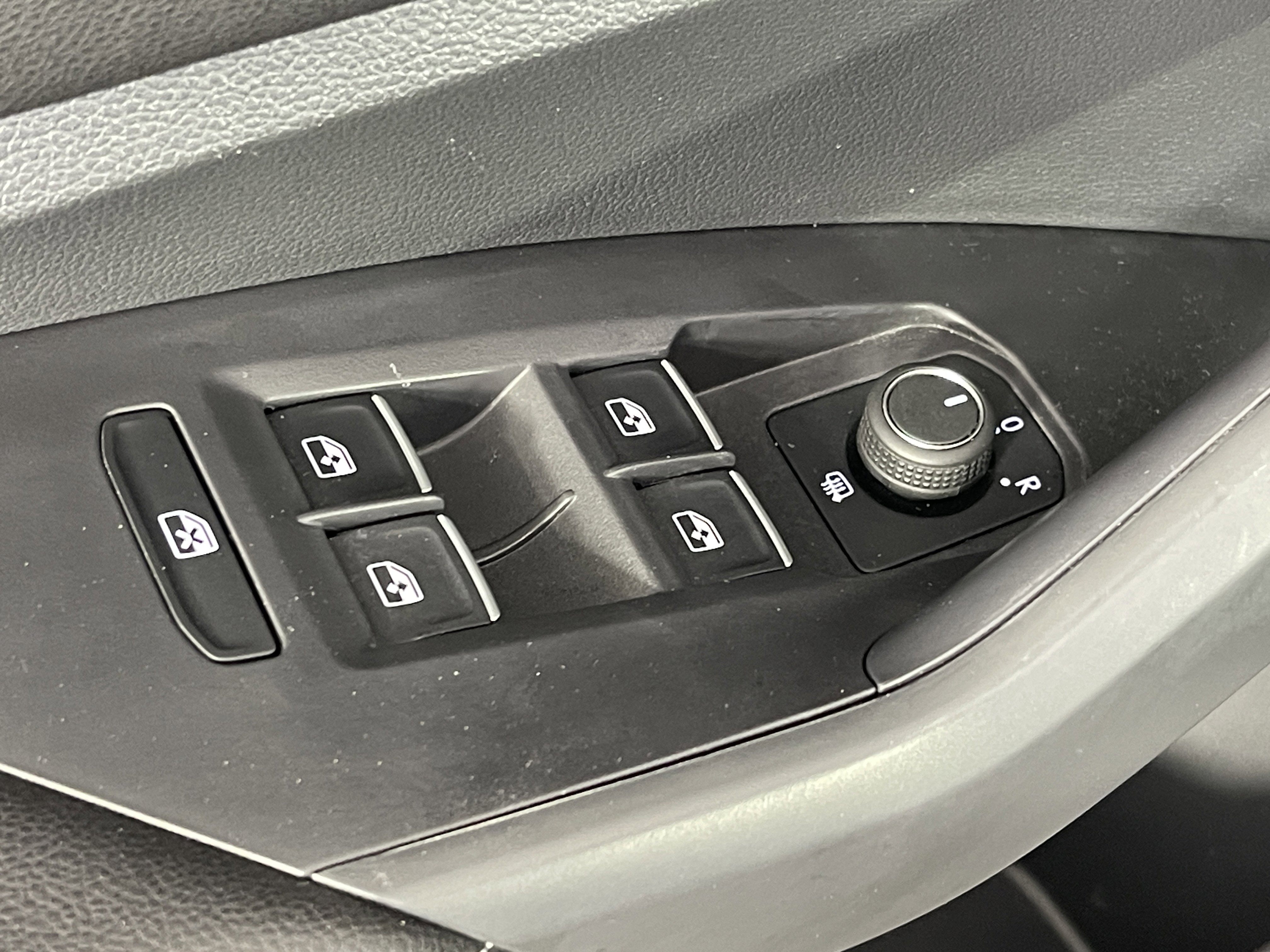 2025 Volkswagen Jetta Sport photo 2