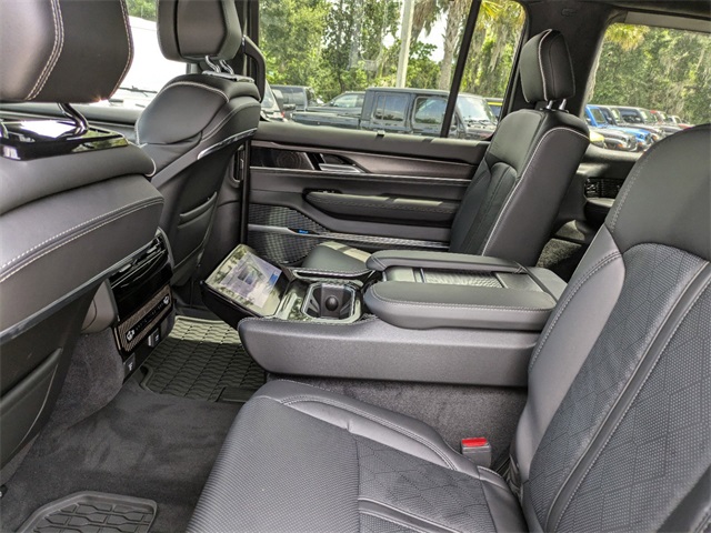 2024 Jeep Grand Wagoneer II photo 14