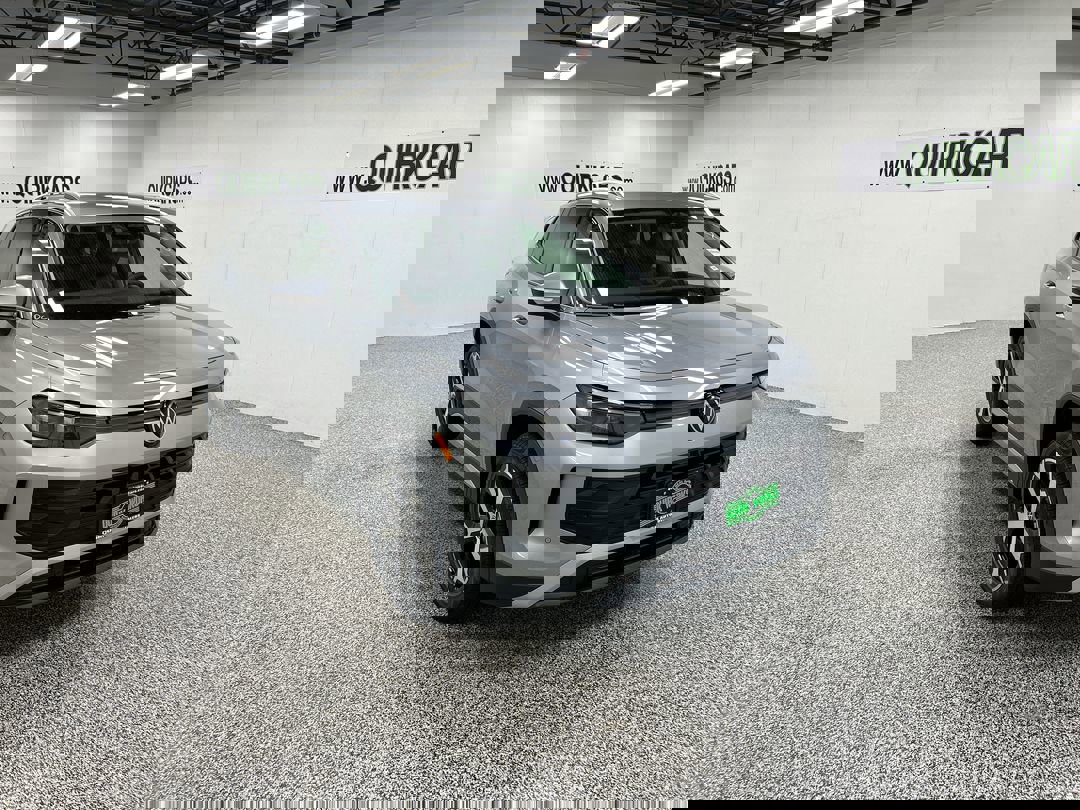 2025 Volkswagen Tiguan SE photo 2