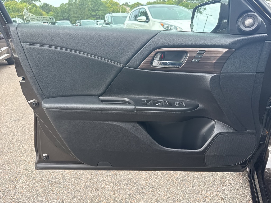 2016 Honda Accord EX-L photo 24