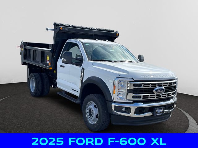 2025 Ford F-600 photo 3