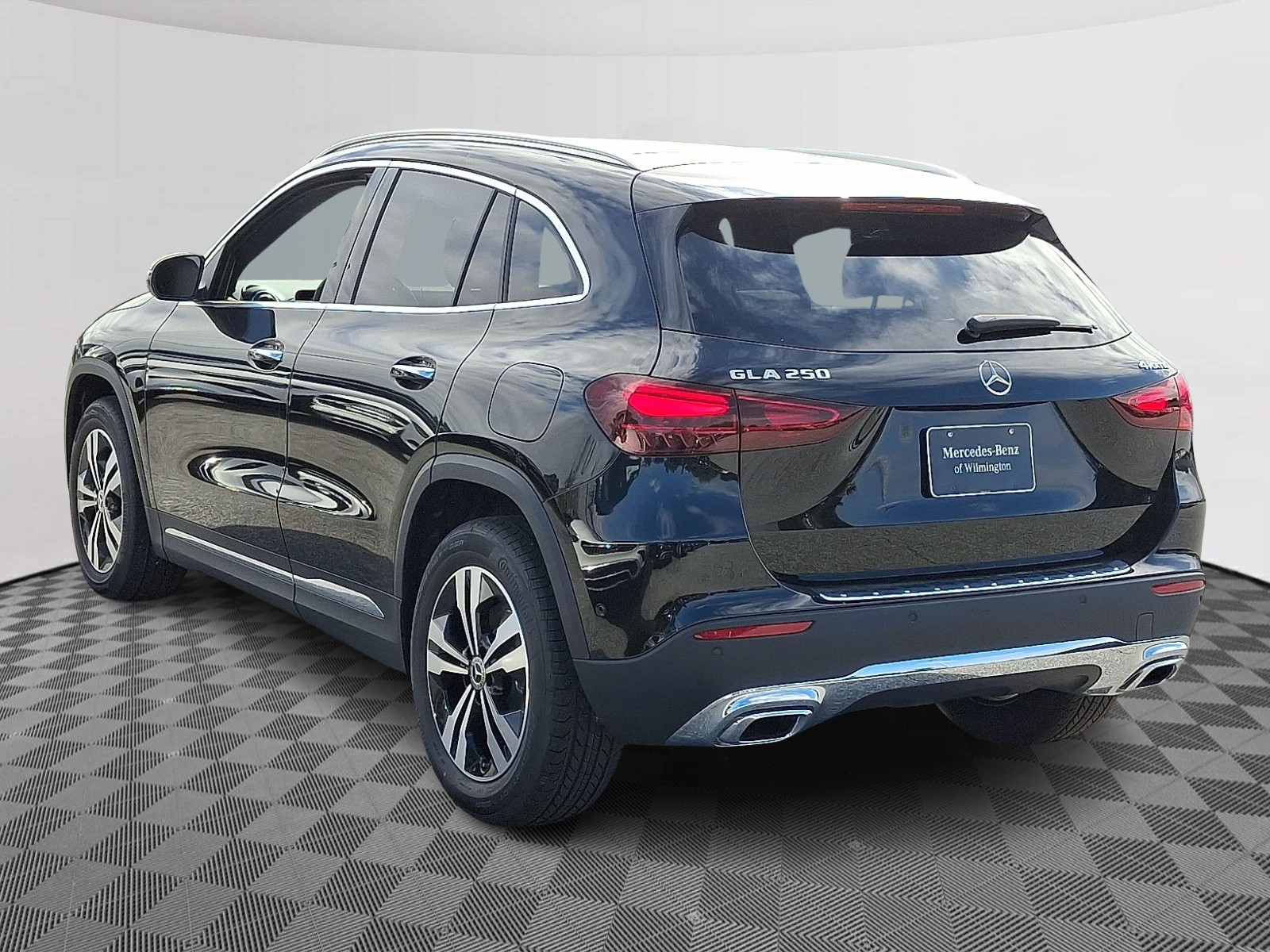 2026 Mercedes Benz GLA 250 4MATIC photo 3