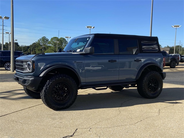 2023 Ford Bronco Base photo 4