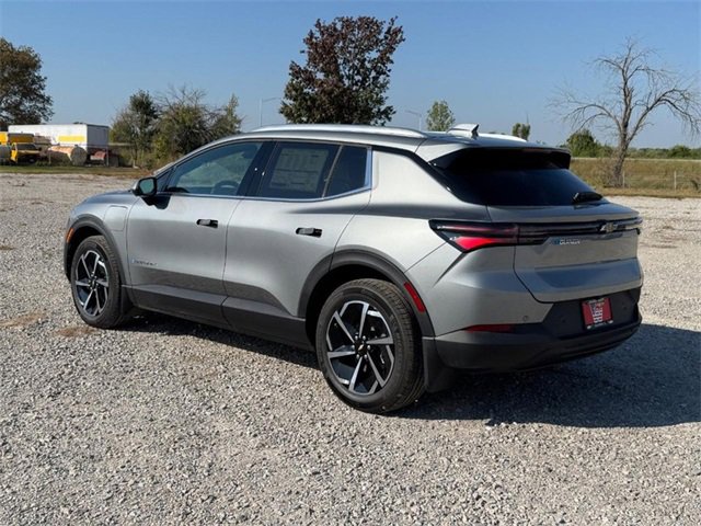 2026 Chevrolet Equinox EV 1LT photo 3