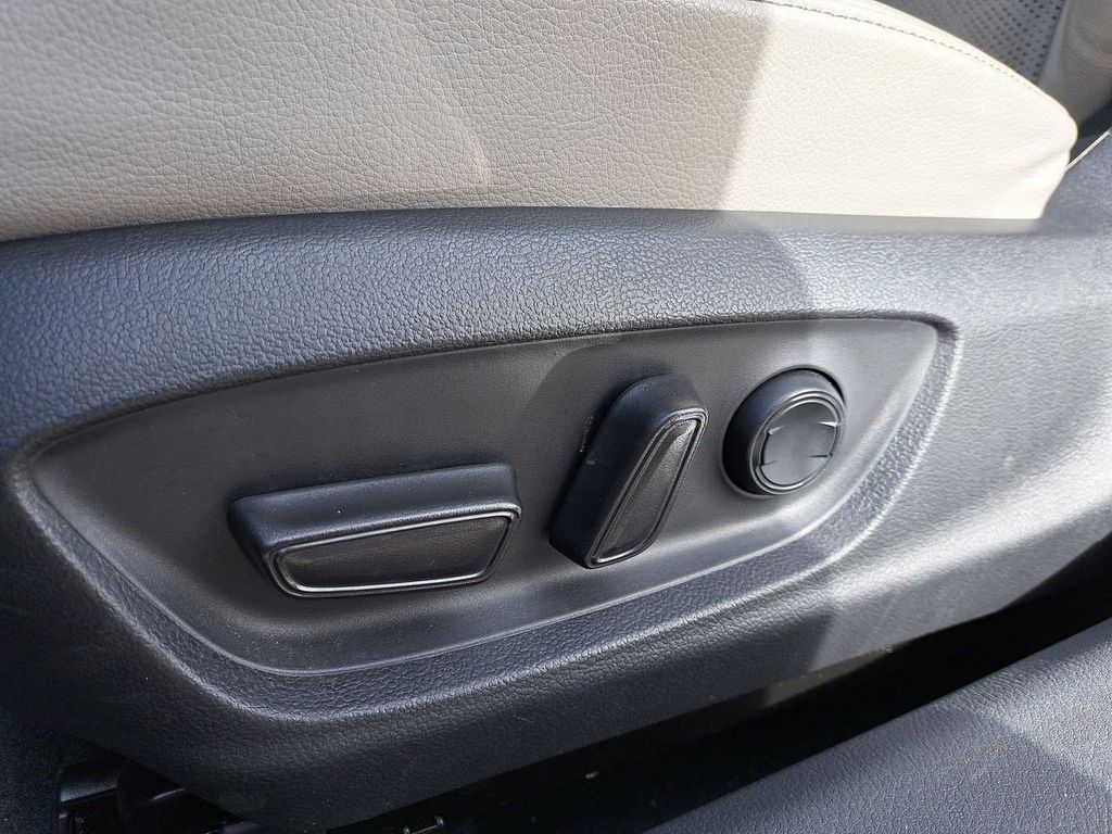 2022 Toyota Camry XSE photo 19