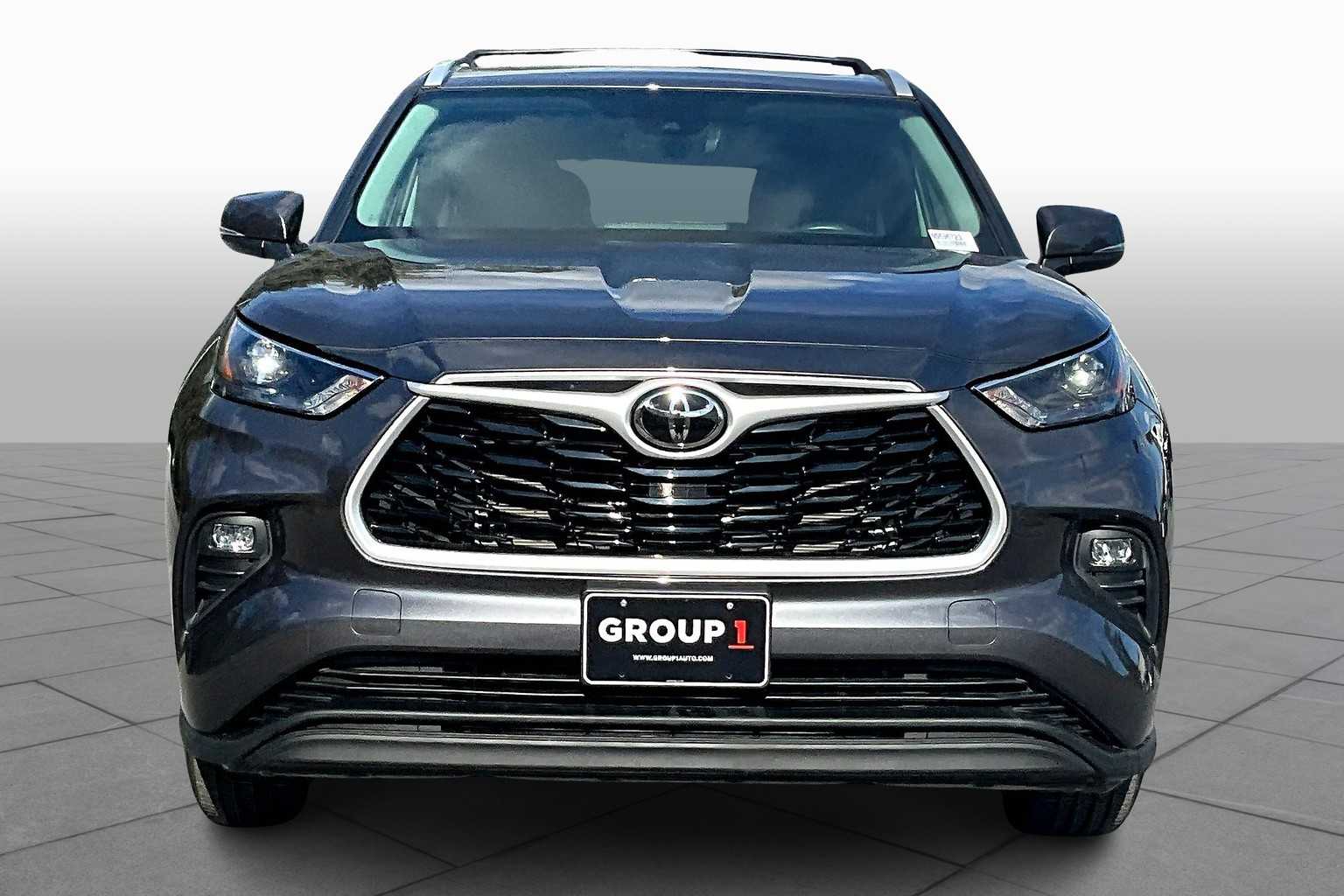 2022 Toyota Highlander XLE photo 3