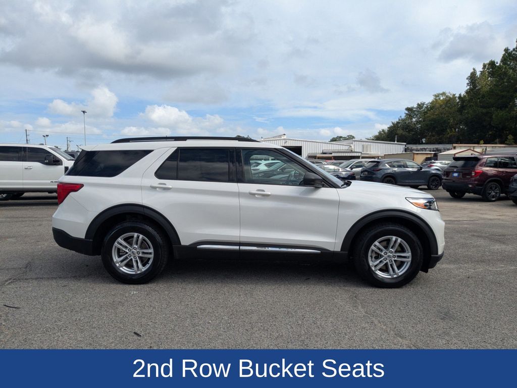 2022 Ford Explorer XLT photo 2