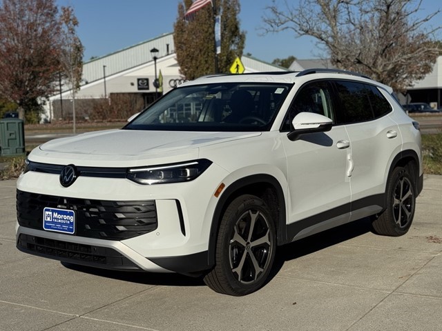 2025 Volkswagen Tiguan SE photo 3