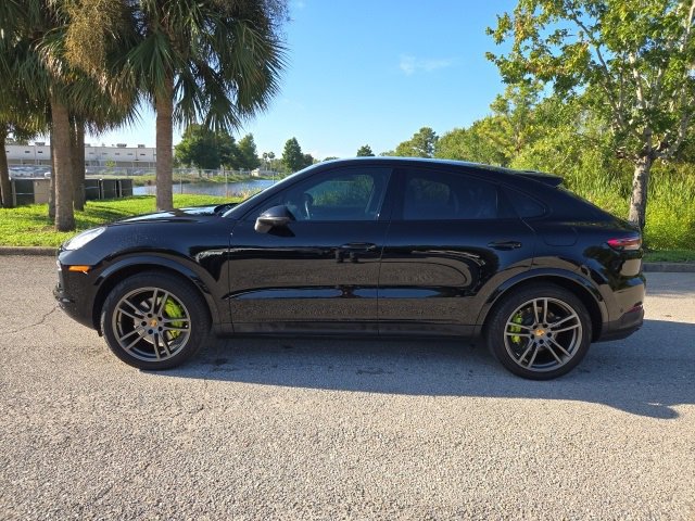 2022 Porsche Cayenne E-Hybrid Coupe Base photo 2