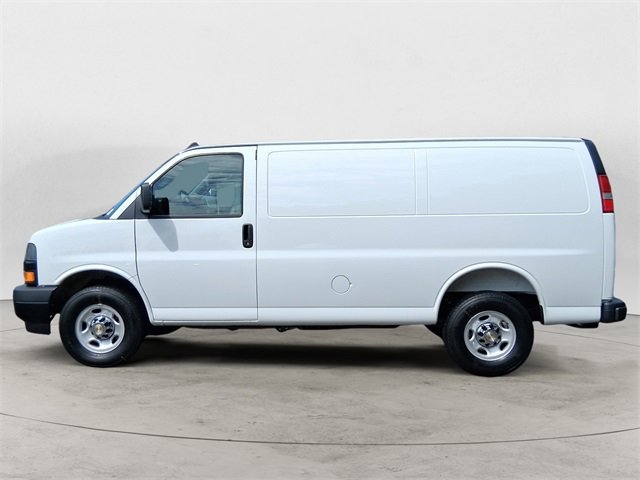 2025 Chevrolet Express Cargo 2500 photo 2
