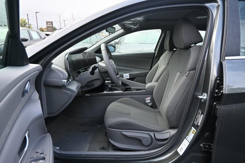 2025 Hyundai Elantra SEL Convenience photo 7