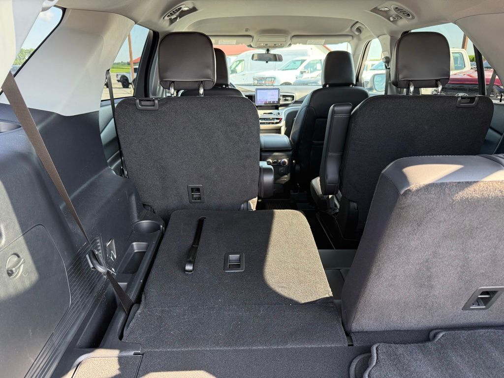 2023 Ford Explorer XLT photo 29