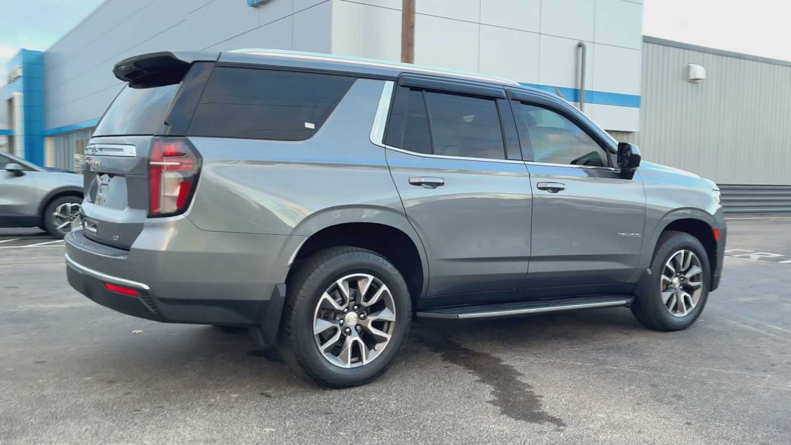 2021 Chevrolet Tahoe LT photo 2