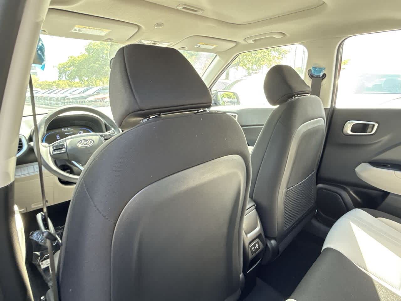 2025 Hyundai Venue SEL photo 21