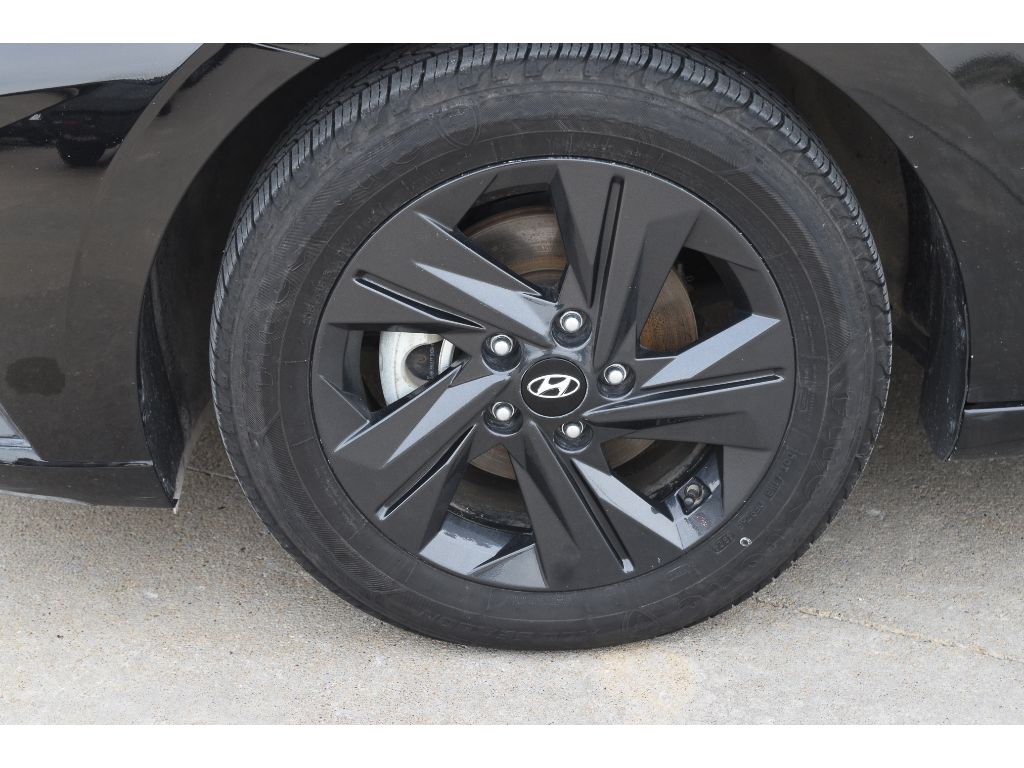 2023 Hyundai Elantra Blue photo 3