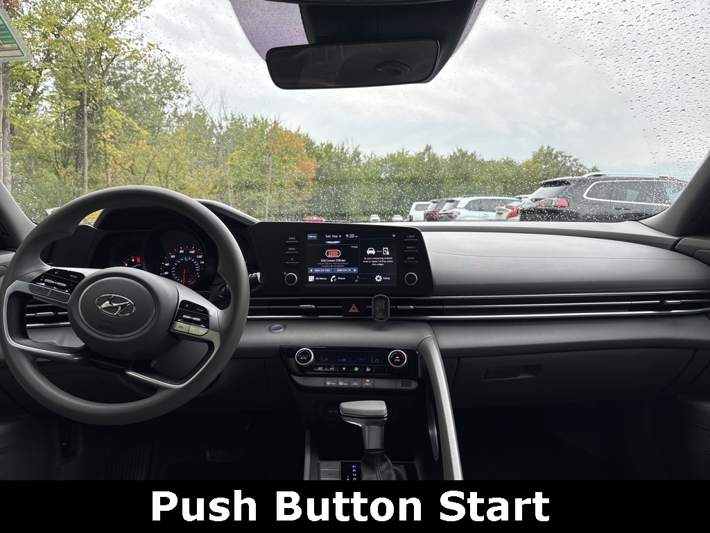 2023 Hyundai Elantra SEL photo 2
