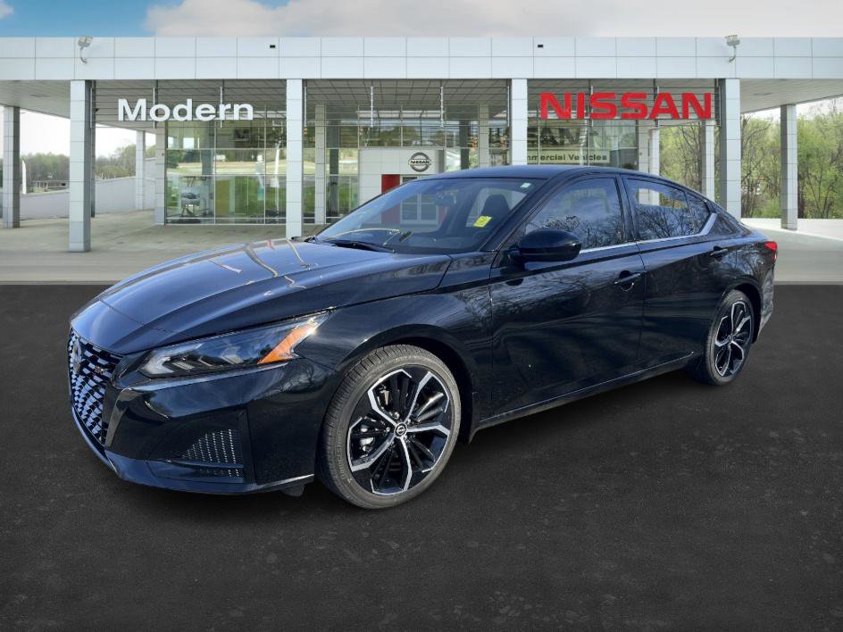 2025 Nissan Altima SR's photo