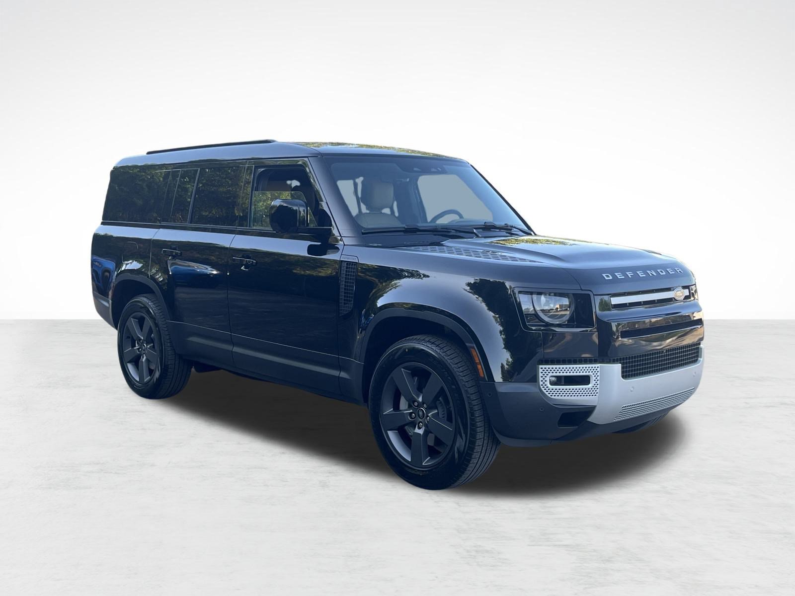 2025 Land Rover Defender 130 S photo 4