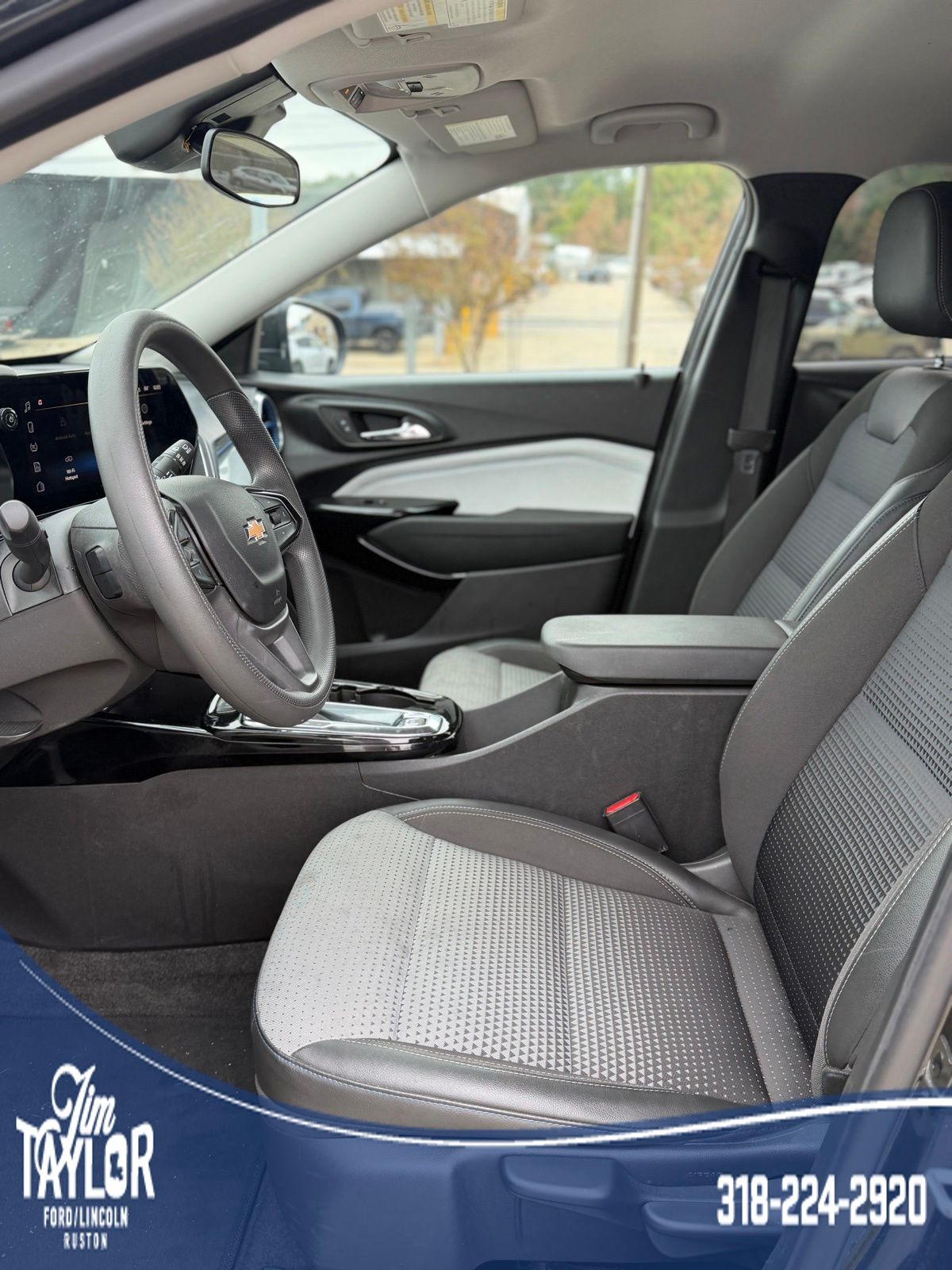 2024 Chevrolet Trax LT photo 2