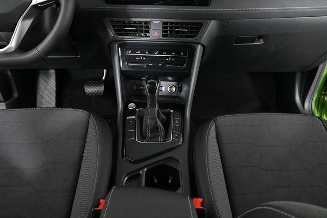2025 Volkswagen Taos SE photo 6