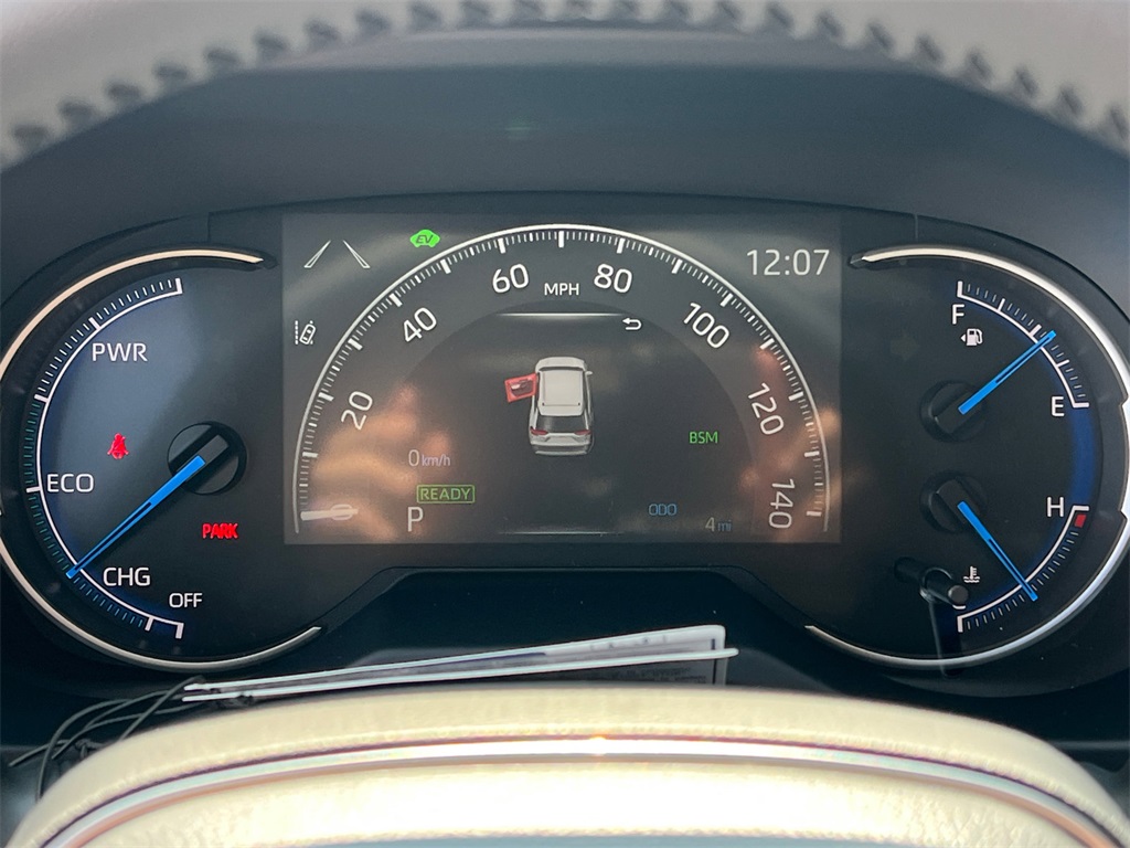 2025 Toyota RAV4 Hybrid XLE photo 27